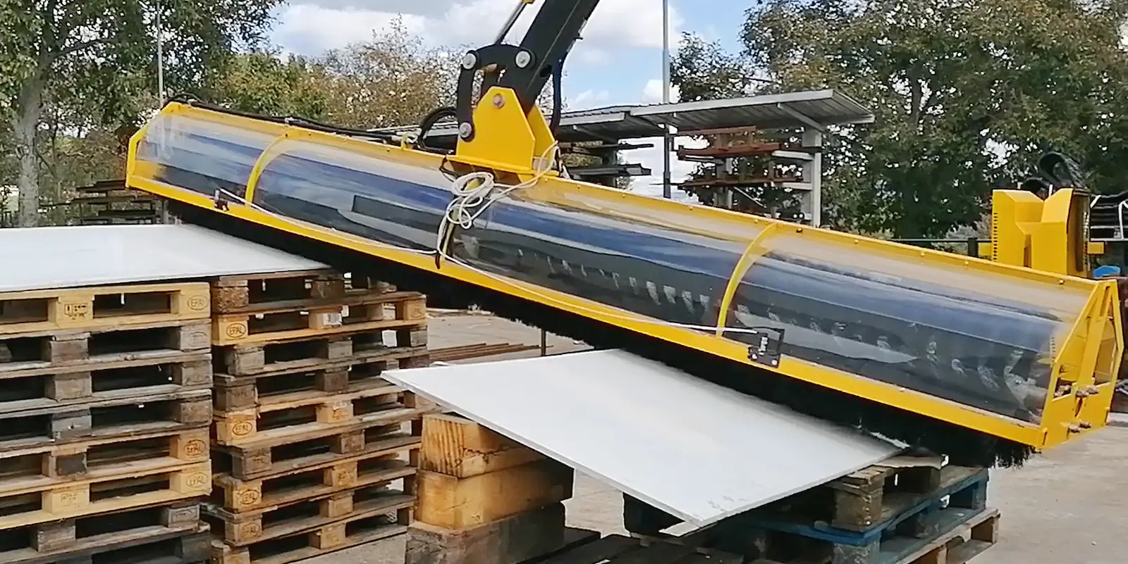 Sistema di allineamento spazzole per lava pannelli solari